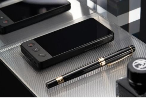 訊飛雙屏翻譯機(jī)亮相國際消博會 超強(qiáng)ai翻譯彰顯中國智慧